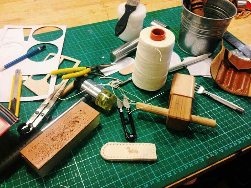 เรียนทำเครื่องหนังที่ Craftmangus